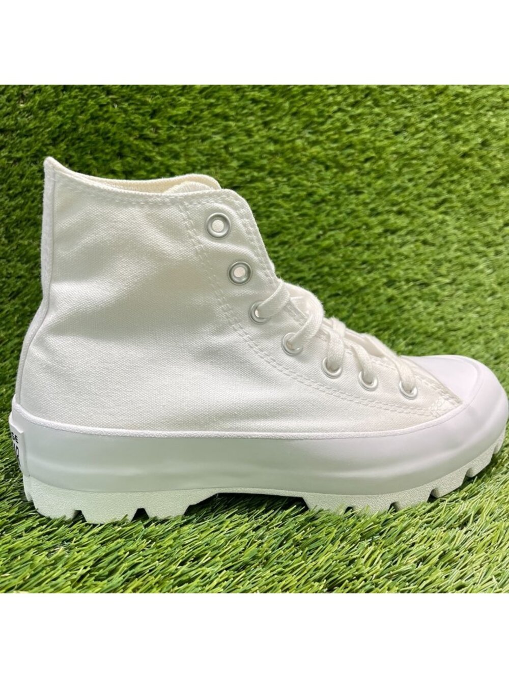 Converse Chuck Taylor All Star Womens Size 7.5 White Athletic Shoes Sneakers